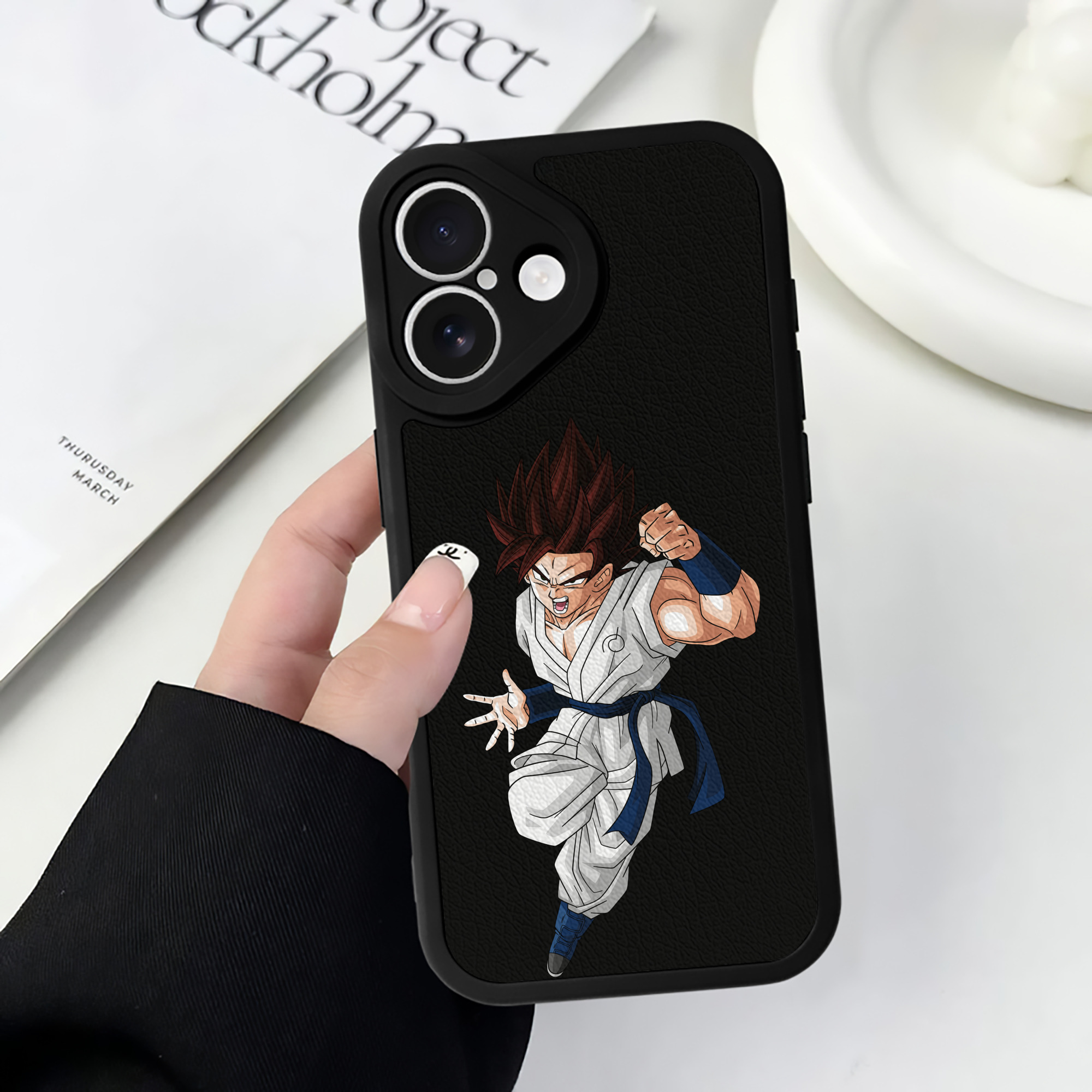 （画像用） ドラゴンボール 孫 悟飯（そんごはん）DRAGON BALL Son Gohan 【iPhone 16シリーズ対応】シリコンスマホケース（レザー調） 材質：シリコン